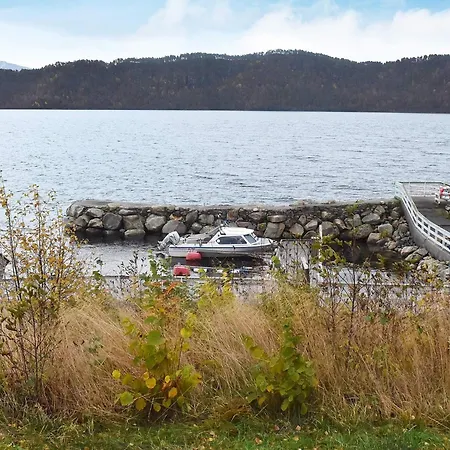 6 Person In Vatne-by Traum *